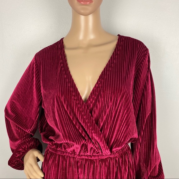 NEW THE FIFTH LABEL VELVET LONG SLEEVE ROMPER - Picture 4 of 11